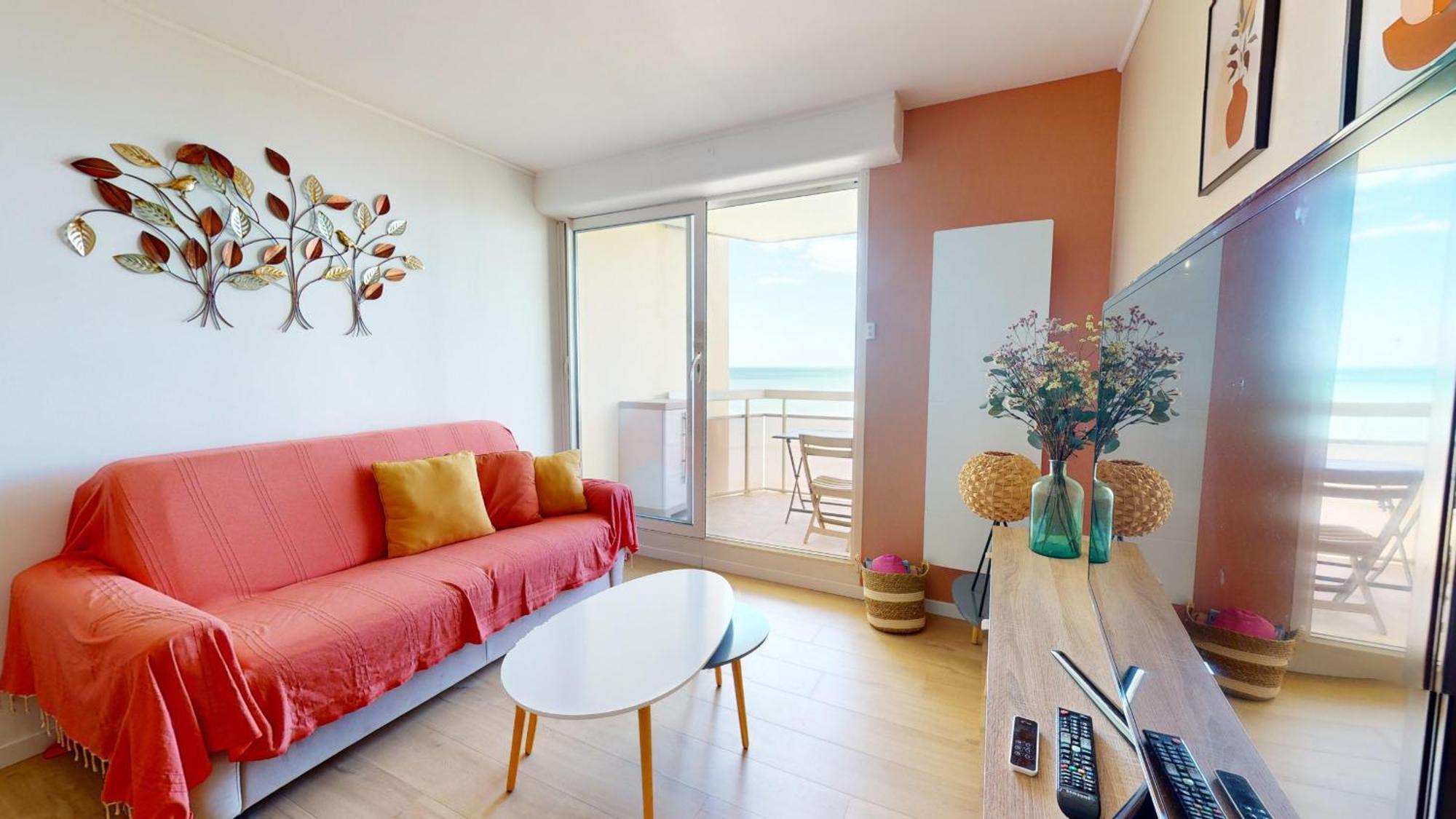 Apartment Panoramic View Face *